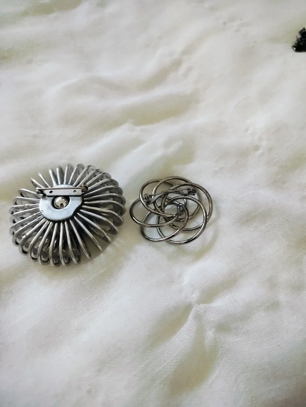 Vintage MCM Silver Tone Brooches: Wire Sunburst & Geometric Interlocking Rings